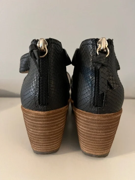 Dr. Scholl’s “Long Island” Black Wedge Sandals Textured Straps - Picture 2 of 7